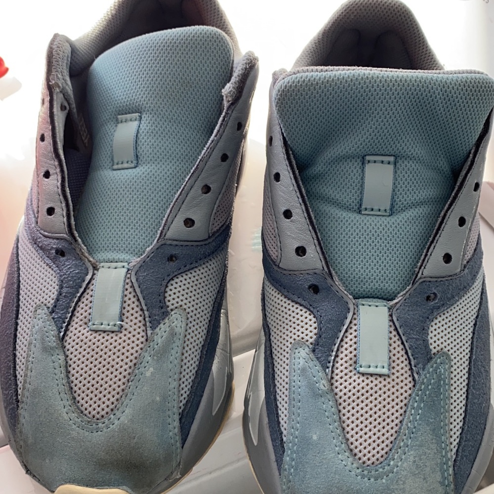 Yeezy boost 700